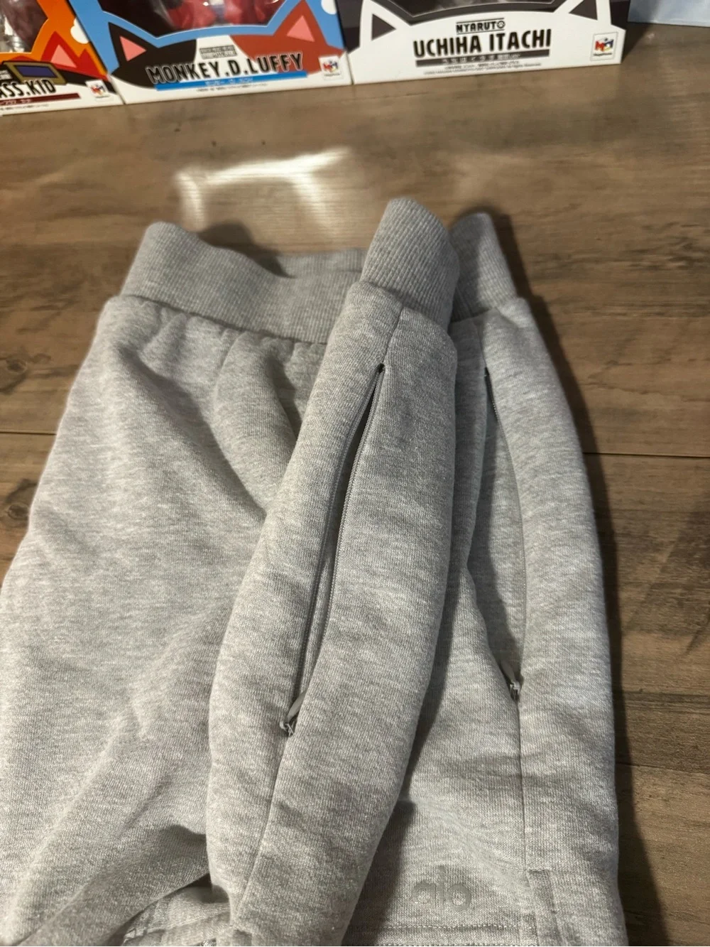 Alo Yoga gray heather shorts